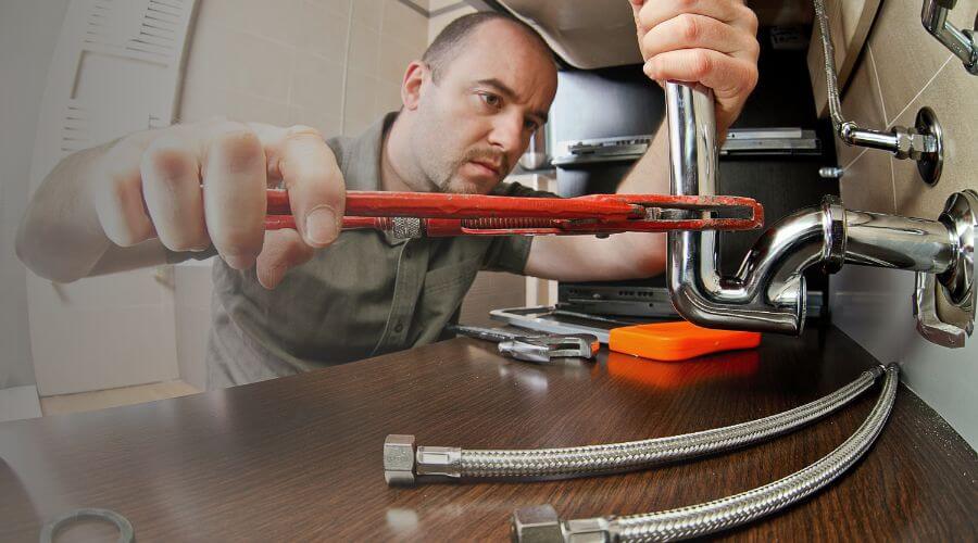 Expert burst pipe repair services in Emington, IL